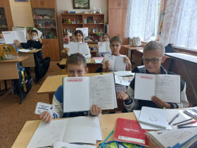 Телефон доверия в каждом дневнике.