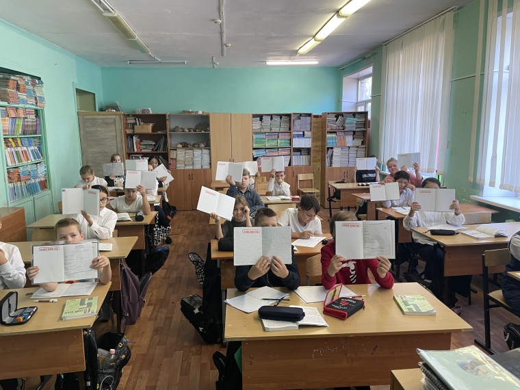 Телефон доверия в каждом дневнике.