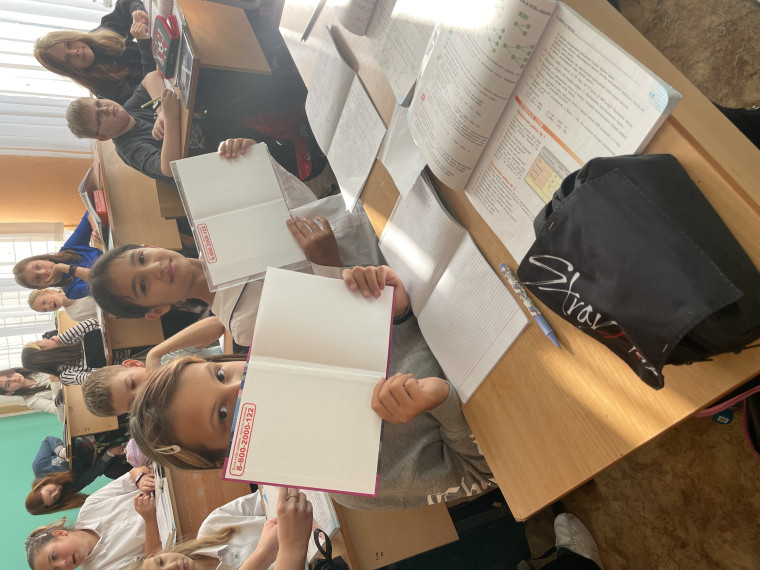 Телефон доверия в каждом дневнике.